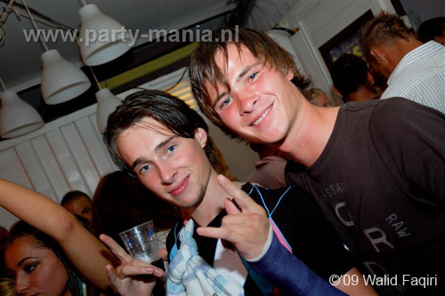 090822_142_los_partymania