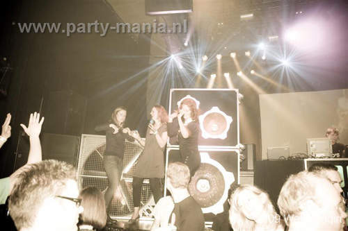 091023_109_90s_now_partymania