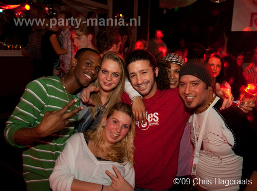 091116_115_red_monday_partymania