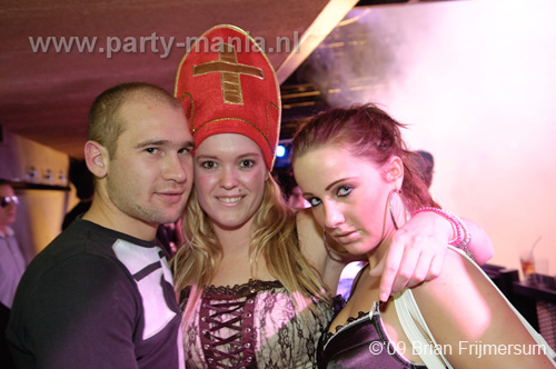 091205_127_ex_pornstar_partymania