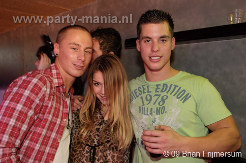 091205_141_ex_pornstar_partymania