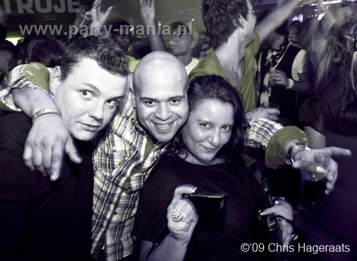 091225_065_housequake_partymania