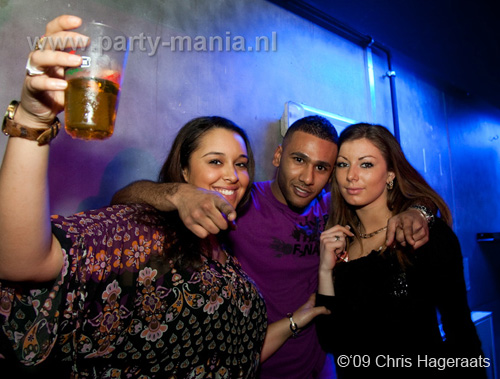 091225_085_housequake_partymania