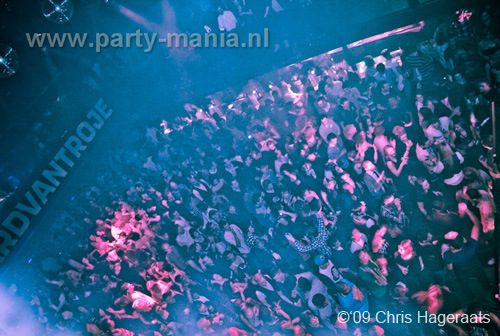 091225_095_housequake_partymania