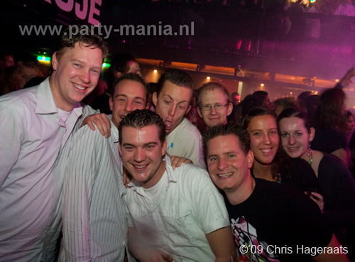 091225_123_housequake_partymania