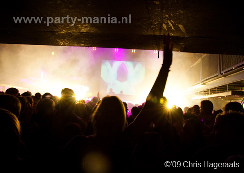 091225_130_housequake_partymania