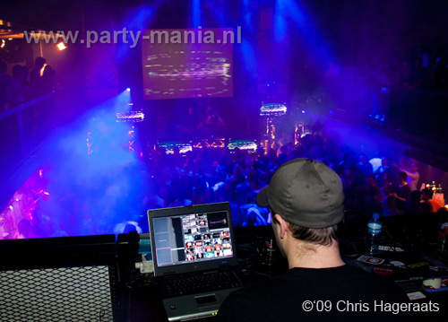 091225_132_housequake_partymania