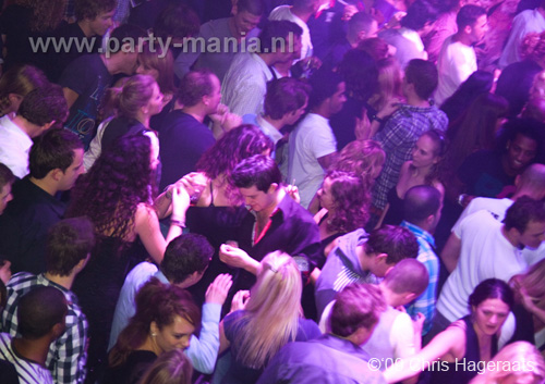 091225_133_housequake_partymania