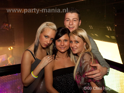 091225_140_housequake_partymania