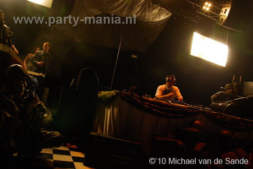 100320_112_ex_porn_star_partymania