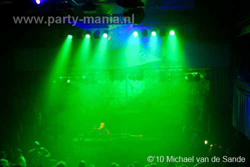 100320_115_ex_porn_star_partymania