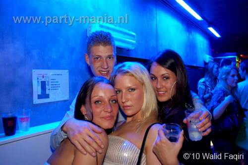 100403_138_los_partymania