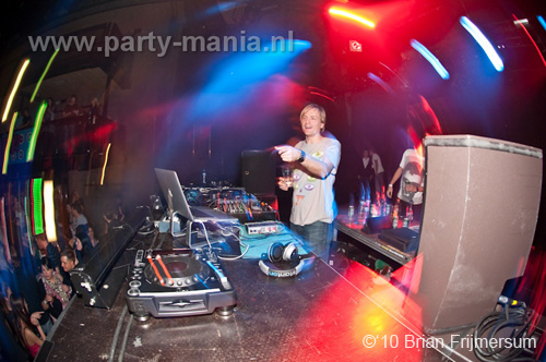 100404_071_michel_de_hey_partymania