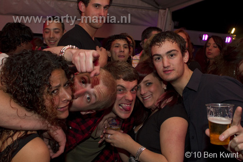 100424_141_los_partymania