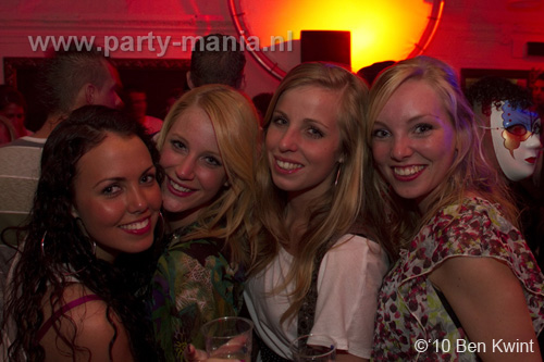 100424_153_los_partymania