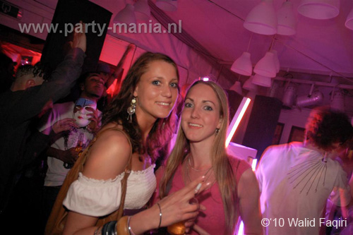 100424_105_los_partymania