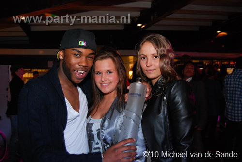 100509_182_lovely_partymania