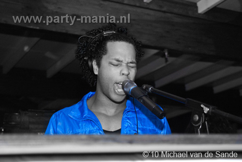 100509_218_lovely_partymania