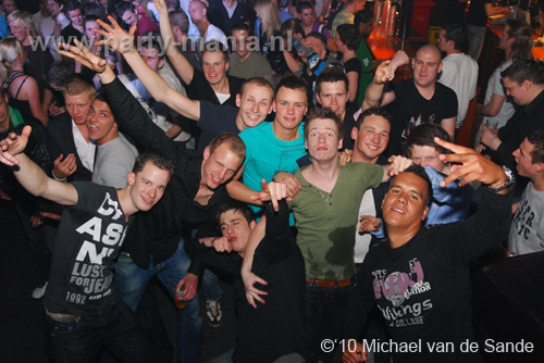 100512_068_darkraver_partymania