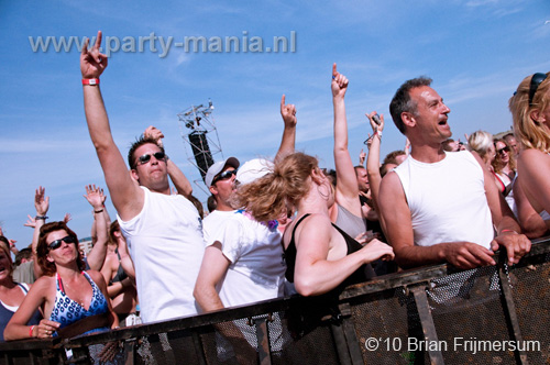 100605_182_royal_beach_partymania