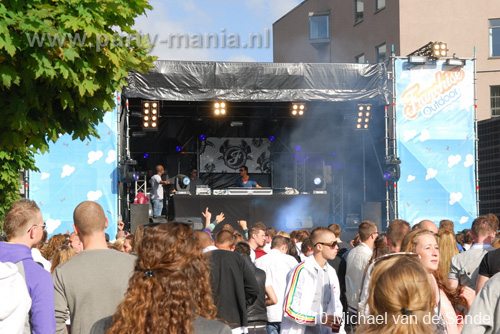 100612_140_franchise_outdoor_partymania