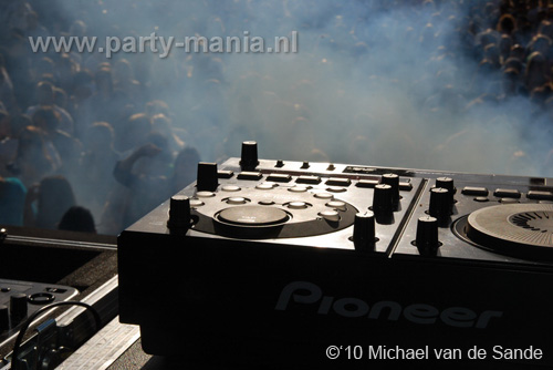 100612_178_franchise_outdoor_partymania