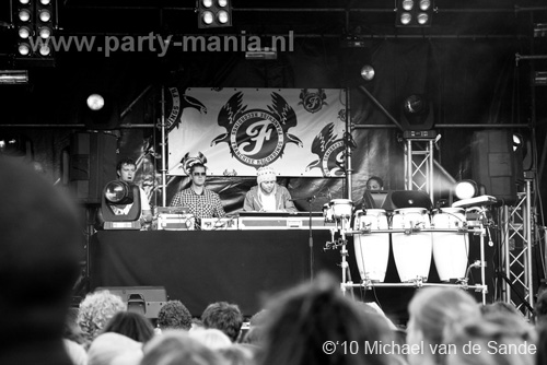 100612_220_franchise_outdoor_partymania