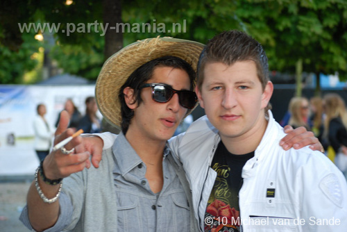 100612_257_franchise_outdoor_partymania