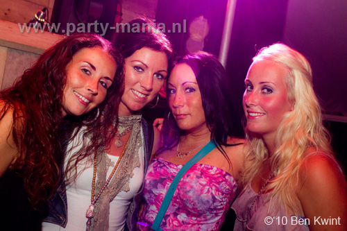 100814_083_glamorous_partymania