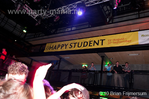 100826_066_happy_student_partymania