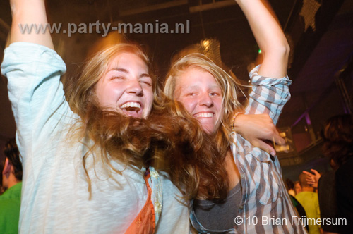 100910_067_90s_now_partymania