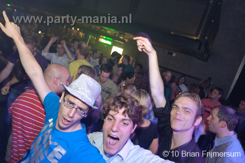 100910_078_90s_now_partymania