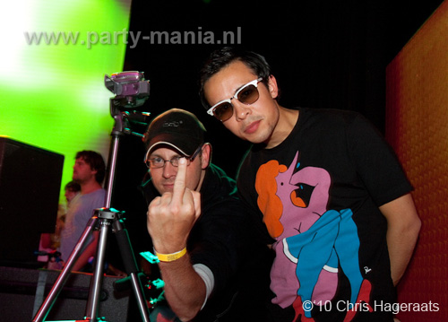 100918_131_los_partymania