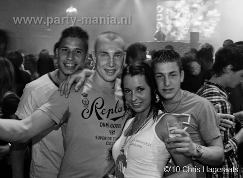 100918_136_los_partymania