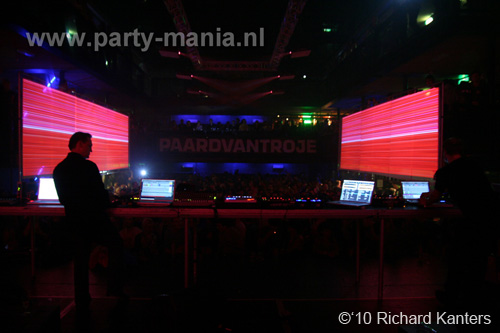 100924_114_todaysart_partymania