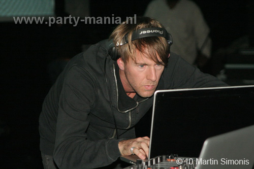 100924_087_todaysart_partymania