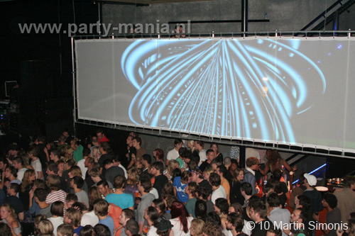 100924_110_todaysart_partymania