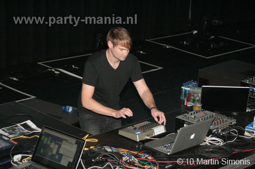 100924_113_todaysart_partymania