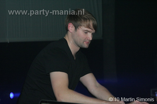 100924_122_todaysart_partymania