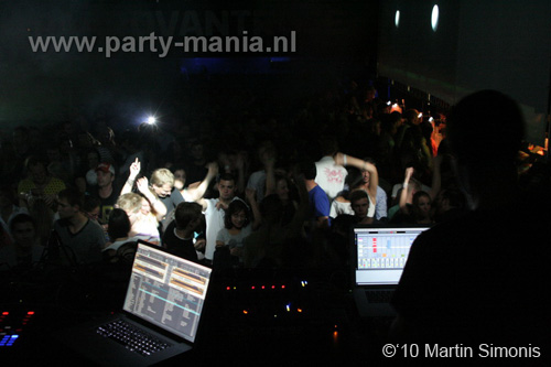 100924_127_todaysart_partymania