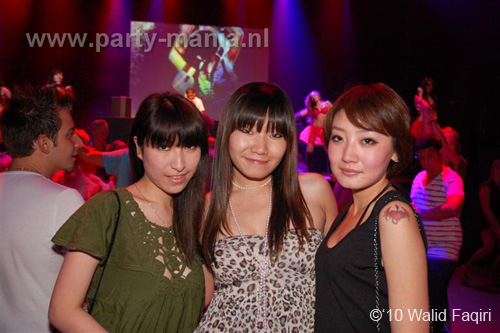 100930_085_happy_student_partymania