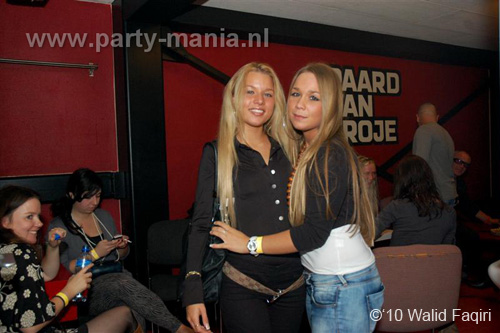 100930_124_happy_student_partymania