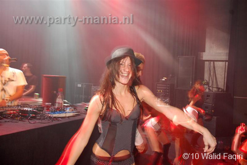 100930_149_happy_student_partymania