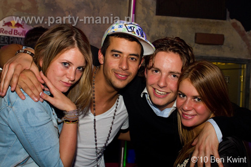 101008_122_westwood_partymania