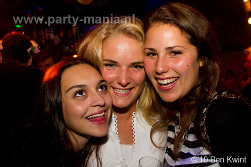 101008_125_westwood_partymania