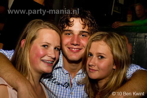 101008_137_westwood_partymania