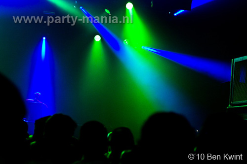 101106_101_warrenfellow_vs_remy_partymania