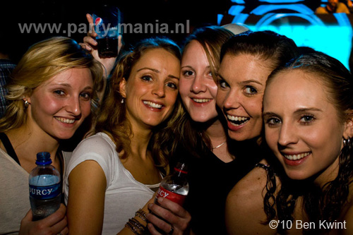 101215_180_housequake_partymania