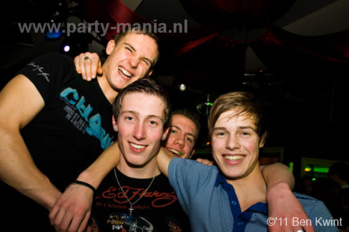 110211_105_maximaal_partymania