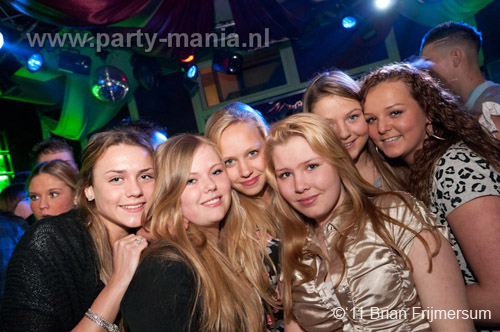 110303_073_punk_leparis_partymania